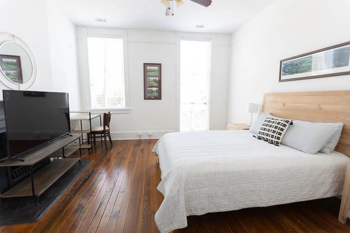 215 12th St #B - Photo 3 of 12