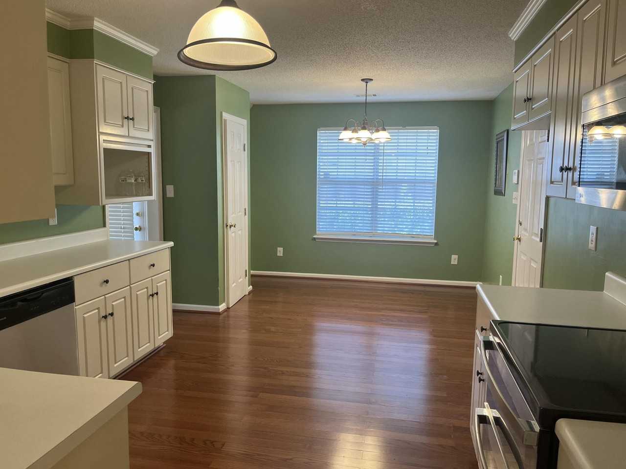 444 Madison St - Photo 4 of 37