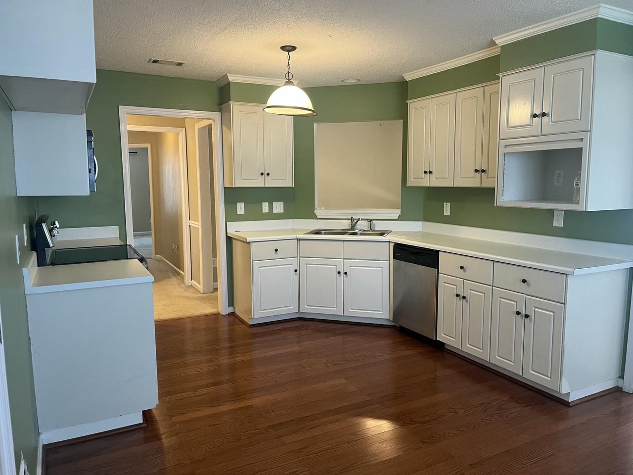 444 Madison St - Photo 5 of 37