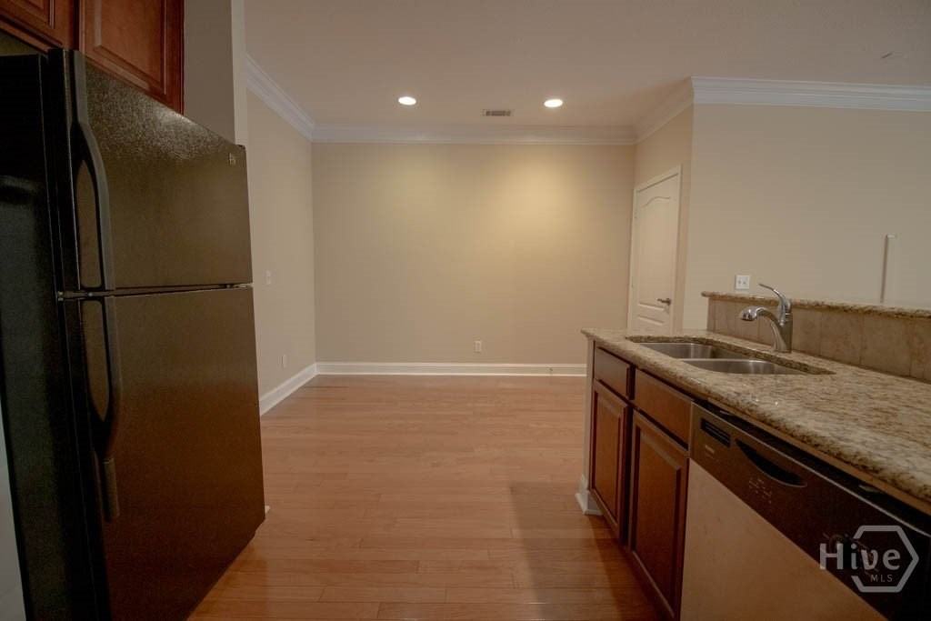 127 Ventura Pl - Photo 3 of 23