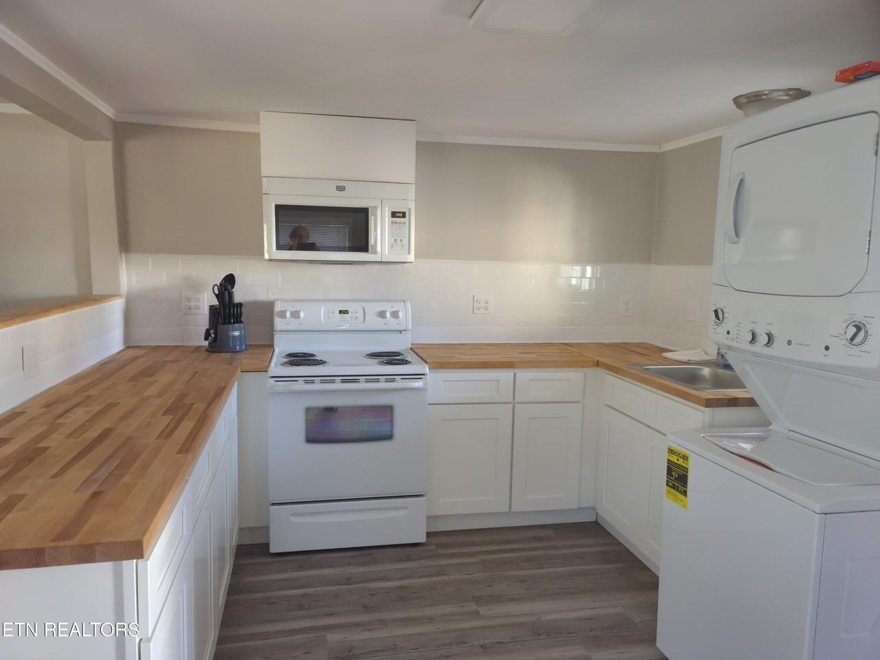 757 W Outer Dr - Photo 2 of 15