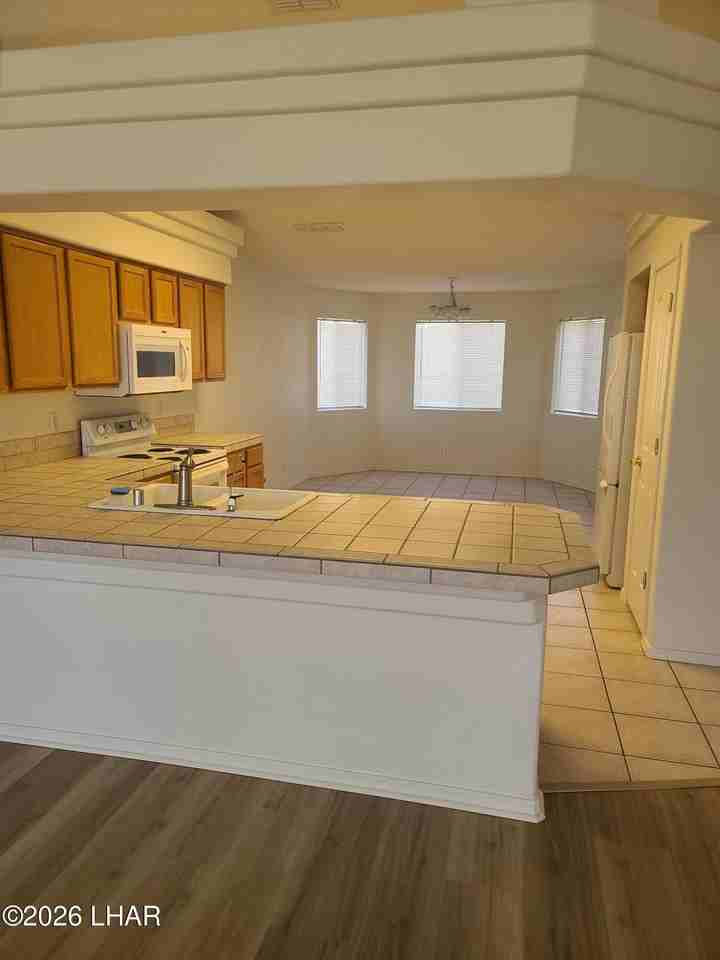 2700 Inca Dr - Photo 6 of 36