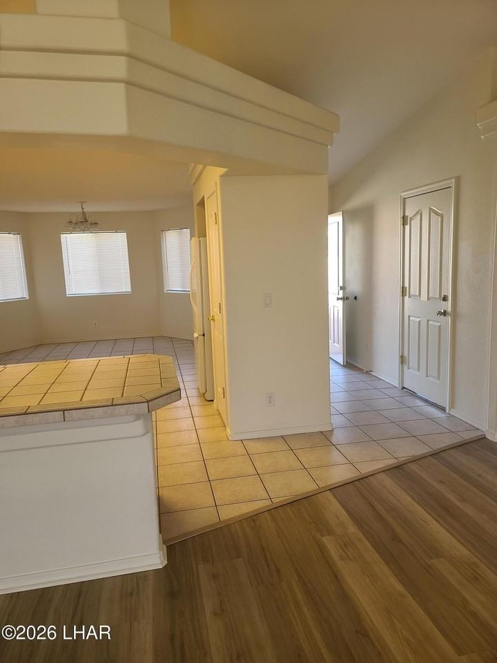 2700 Inca Dr - Photo 7 of 36