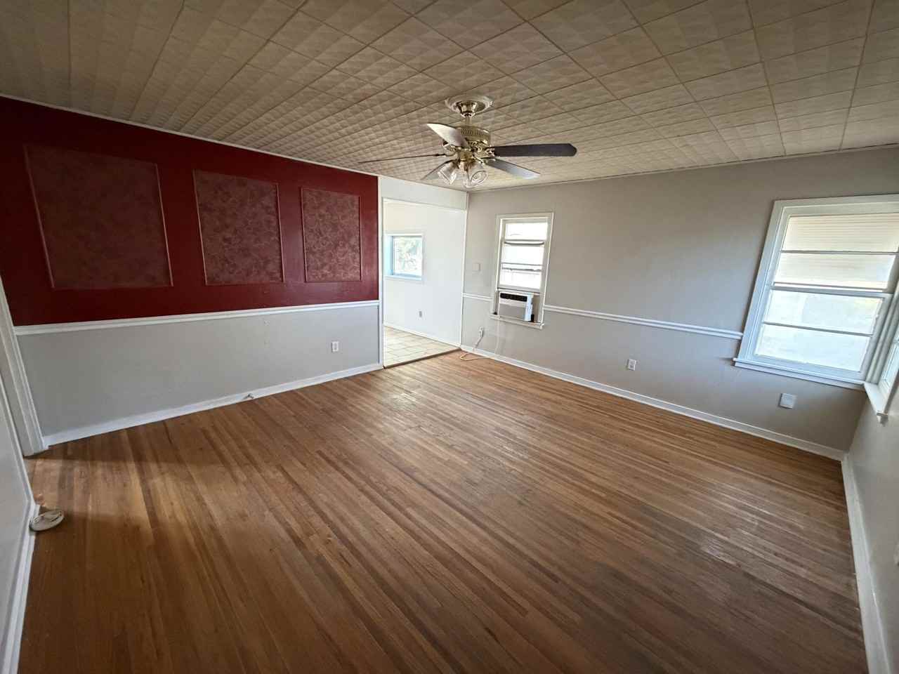 2315 32nd St - Photo 2 of 9