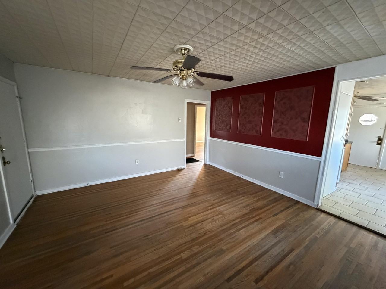 2315 32nd St - Photo 3 of 9