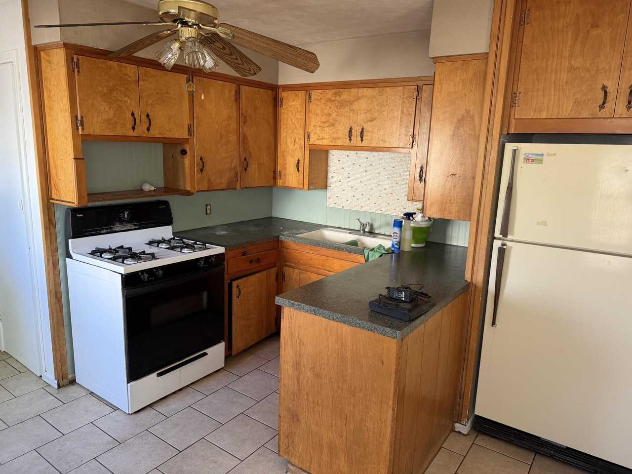 2315 32nd St - Photo 4 of 9