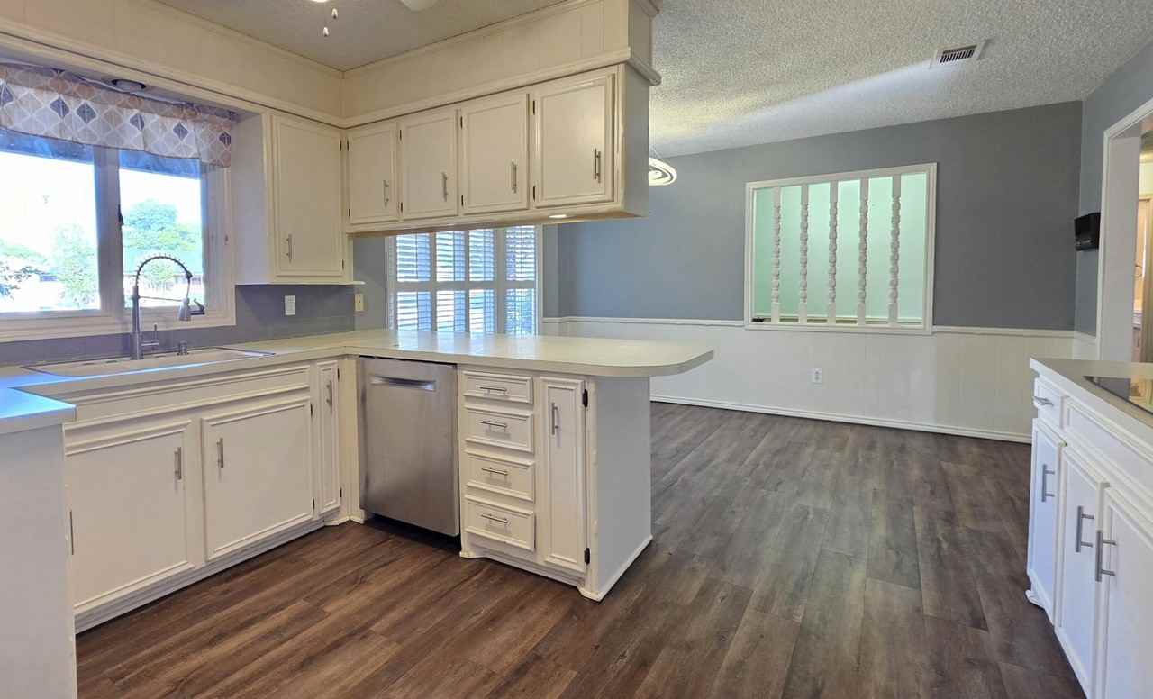 8604 Jordan Dr - Photo 6 of 21