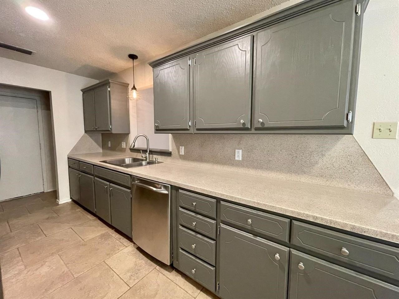 9717 Blandon Ave - Photo 6 of 36