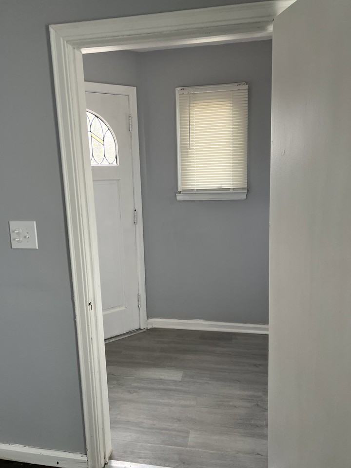 1646 21st St - Photo 4 of 8