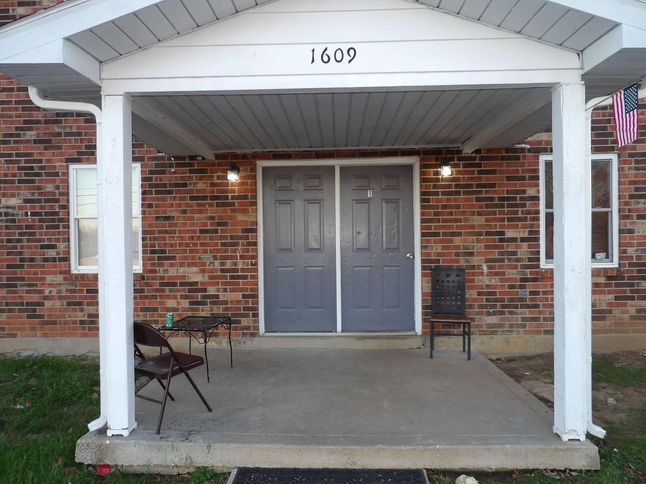 1609 Steadmantown Ln #3 - Photo 2 of 46