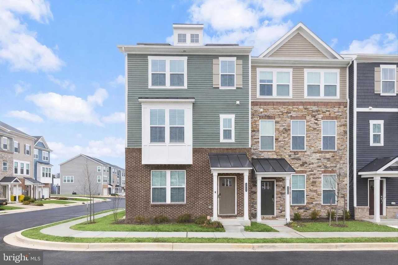 1624 Aster Ln - Photo 3 of 47