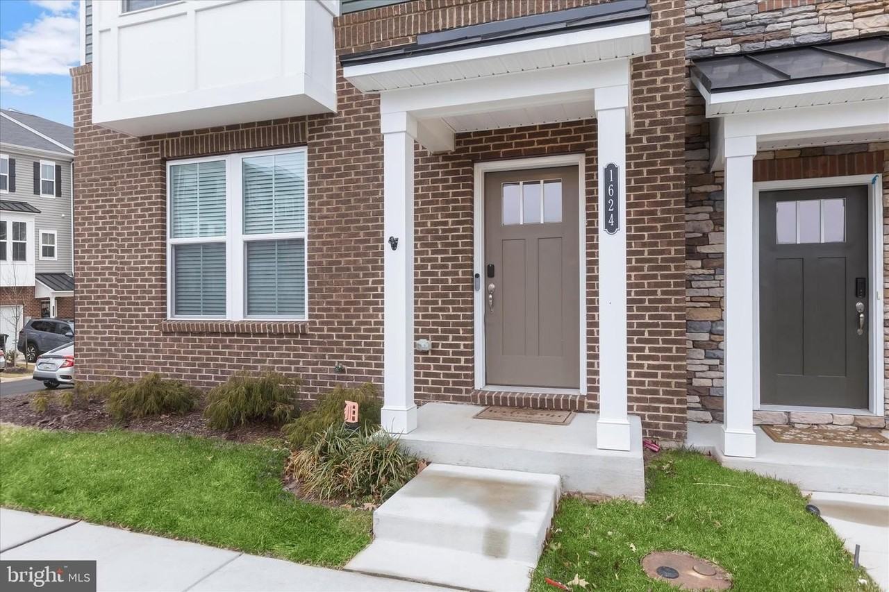 1624 Aster Ln - Photo 5 of 47