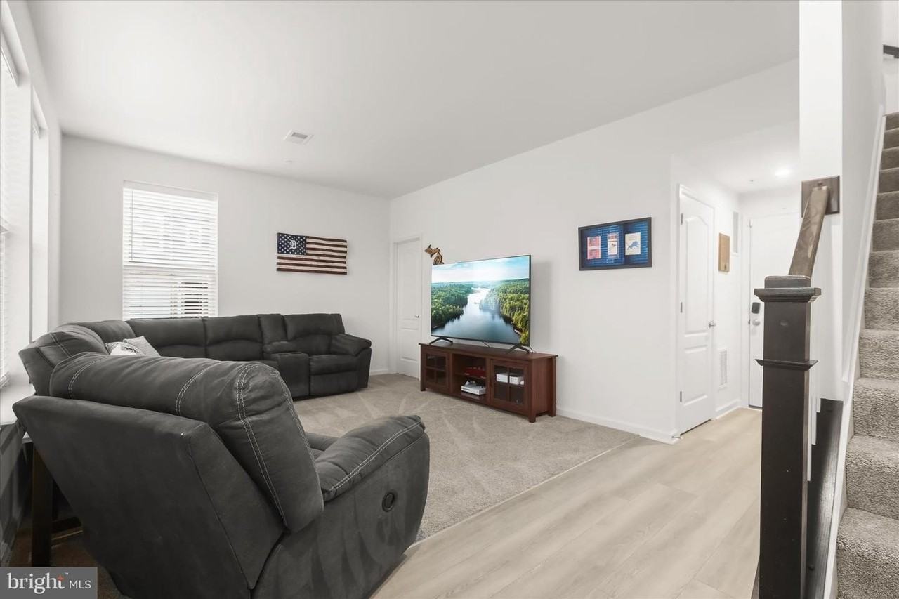 1624 Aster Ln - Photo 7 of 47