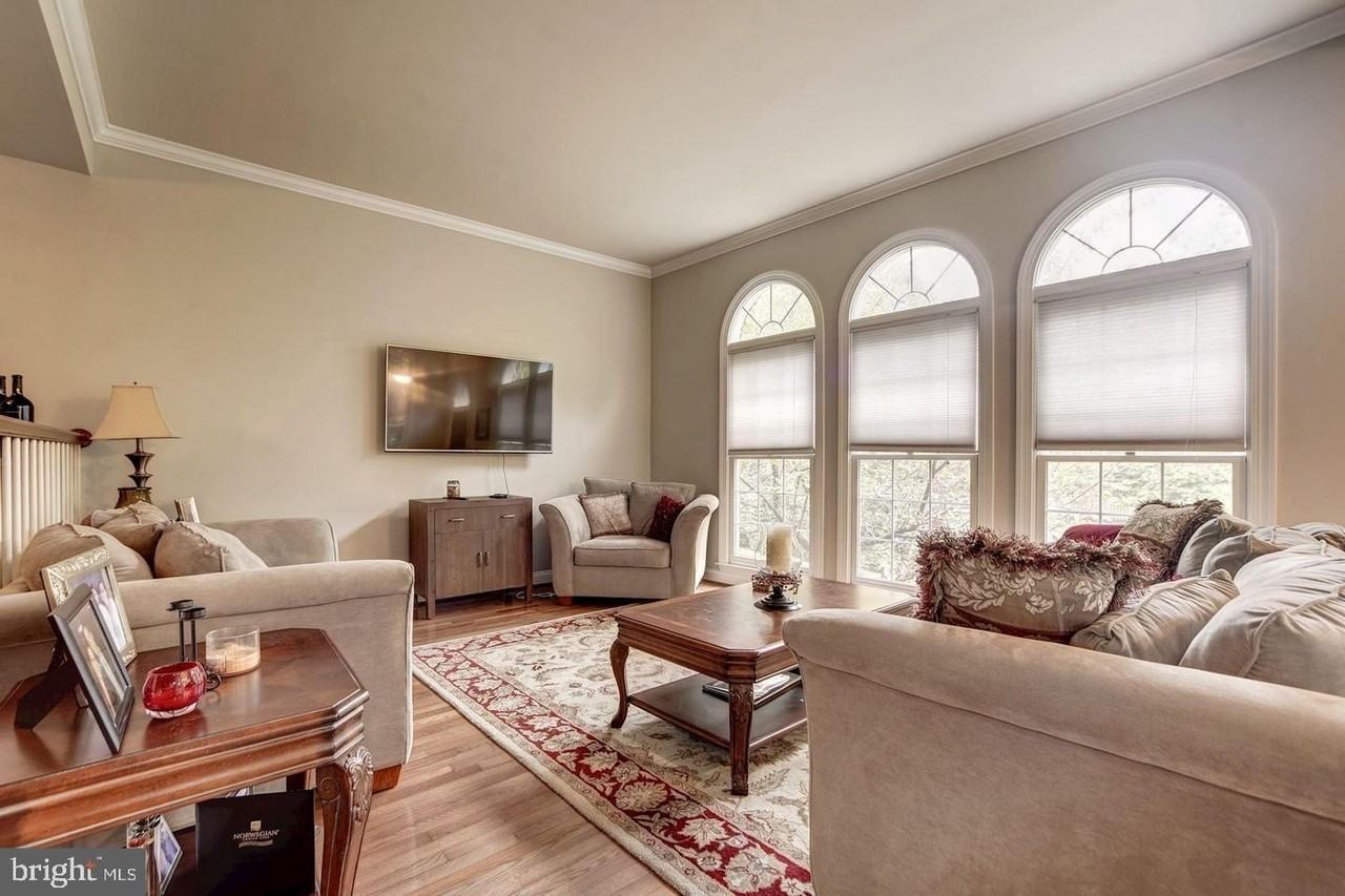 2792 Thaxton Ln - Photo 4 of 21