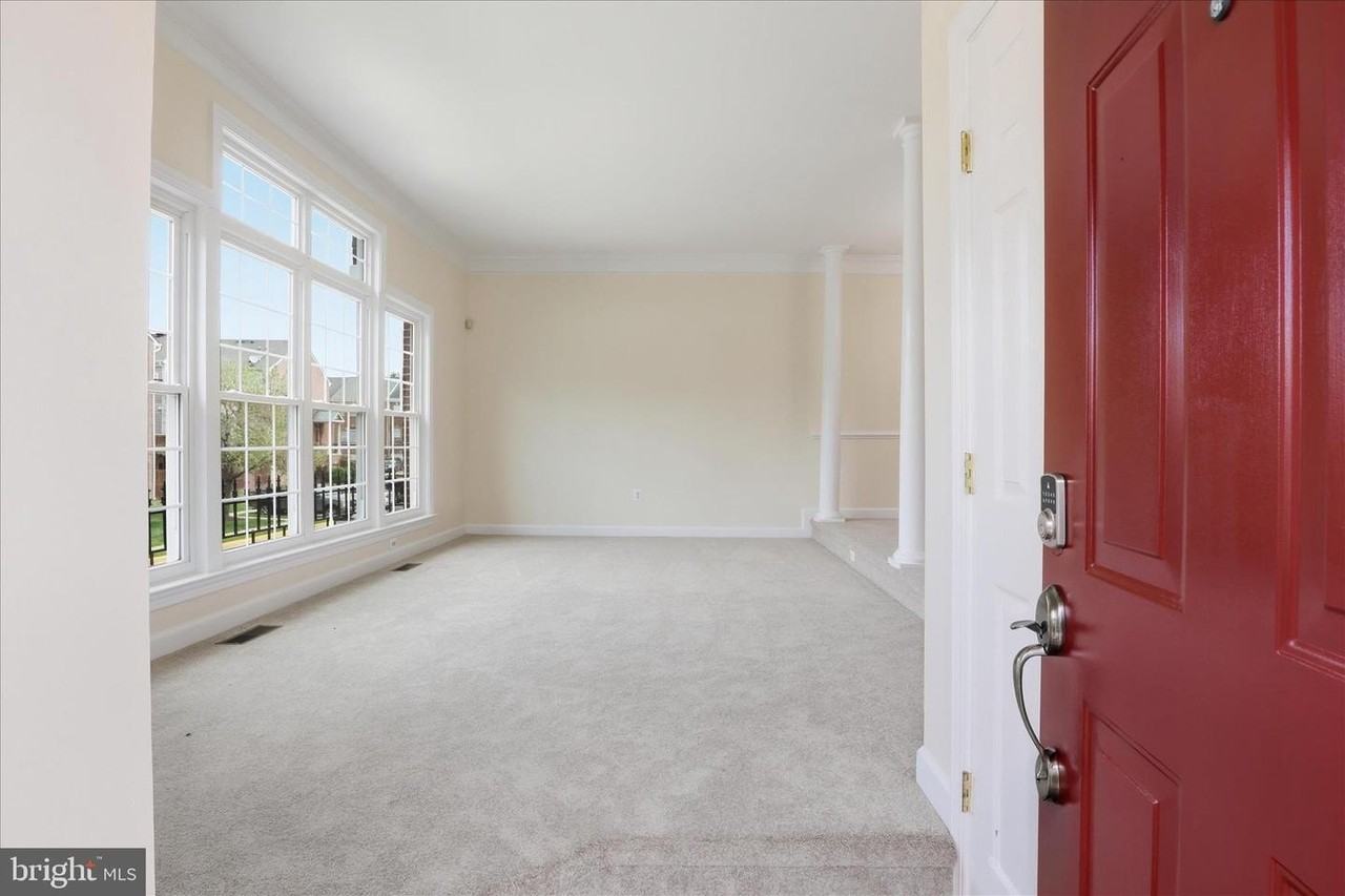 981 Herons Run Ln - Photo 2 of 42