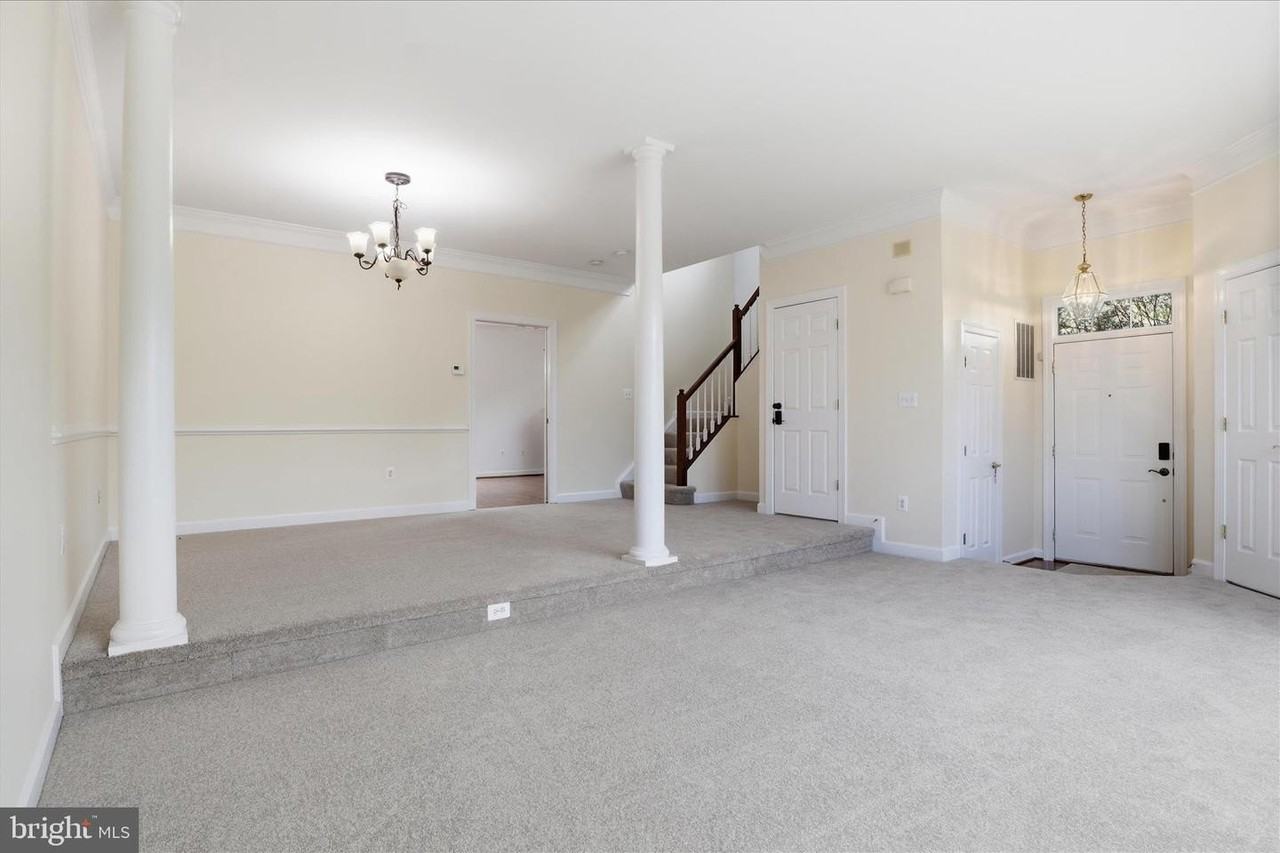 981 Herons Run Ln - Photo 4 of 42