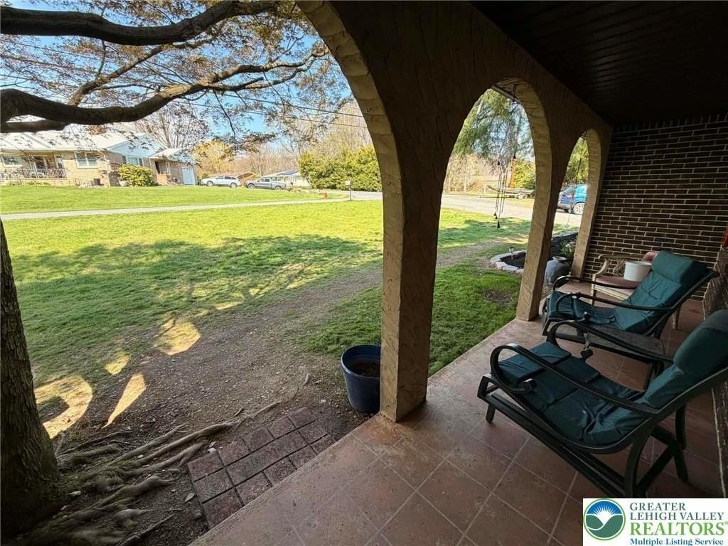 1170 Oakhurst Dr - Photo 2 of 24