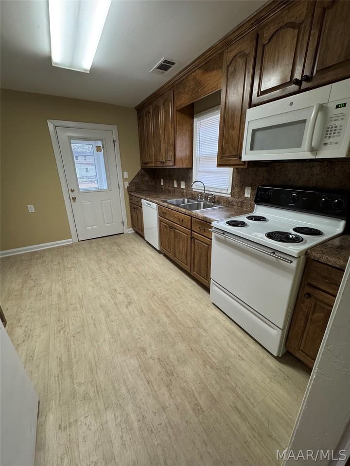 3321 Branch St - Photo 5 of 19