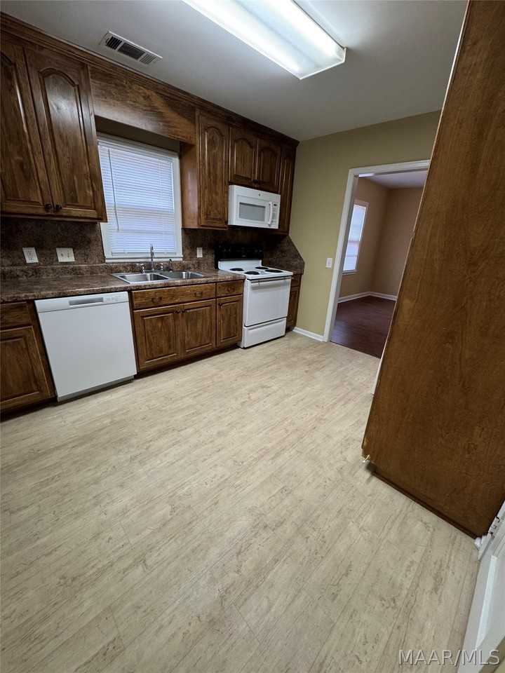 3321 Branch St - Photo 6 of 19