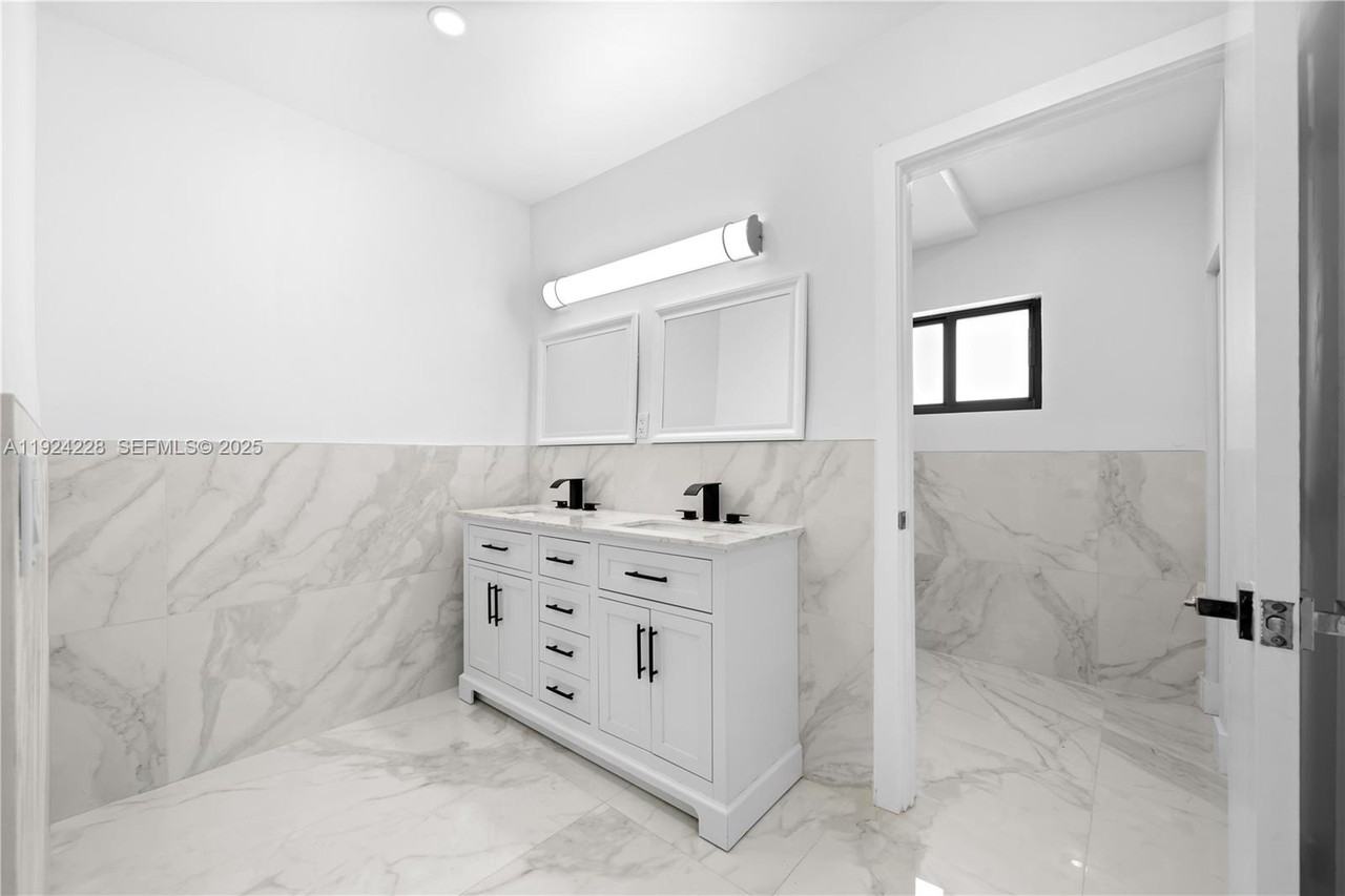 2983 Northwest 1st Street - Photo 2 of 28