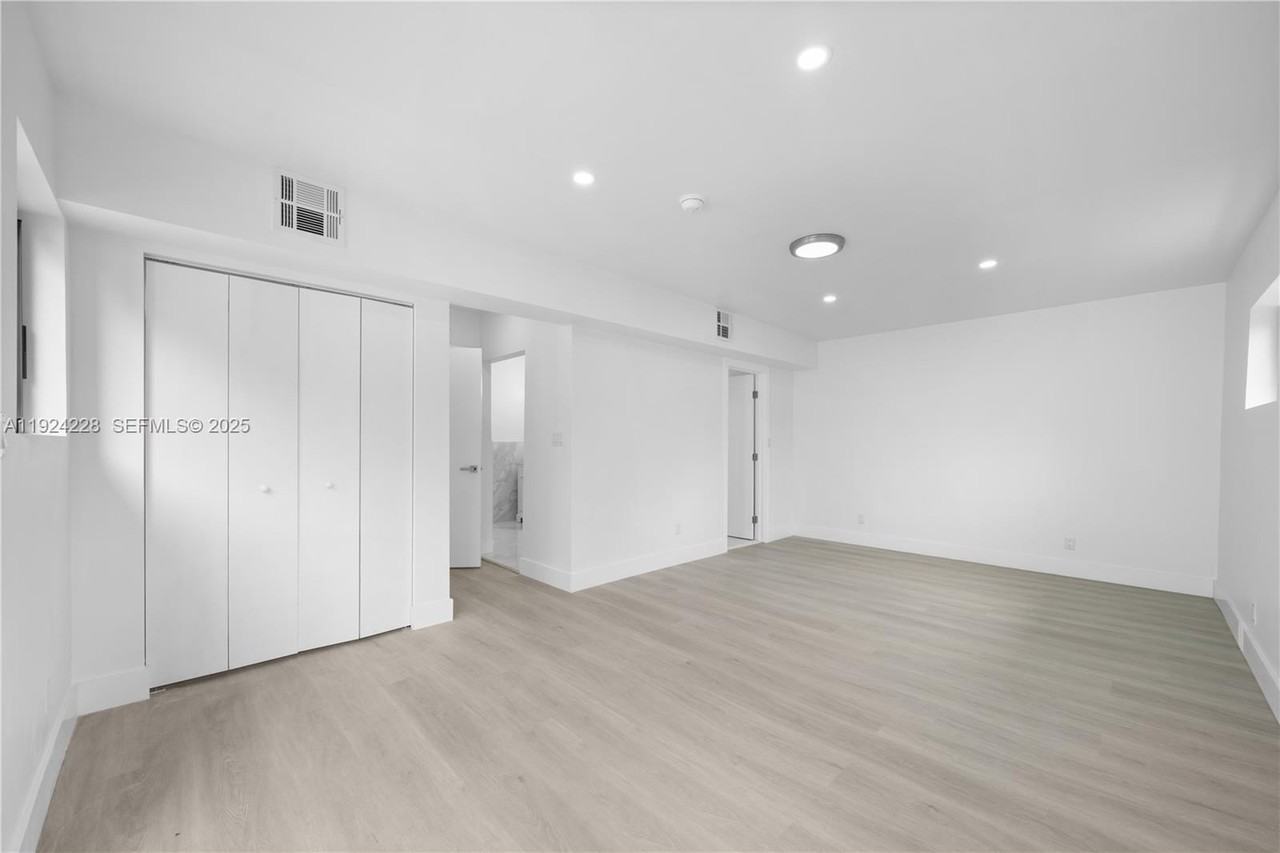 2983 Northwest 1st Street - Photo 4 of 28