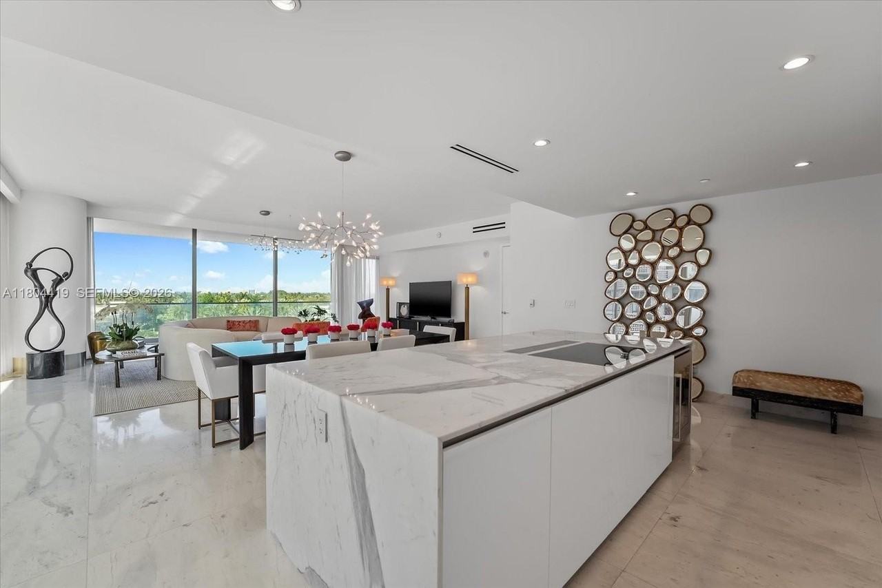 10201 Collins Ave #511 - Photo 5 of 20