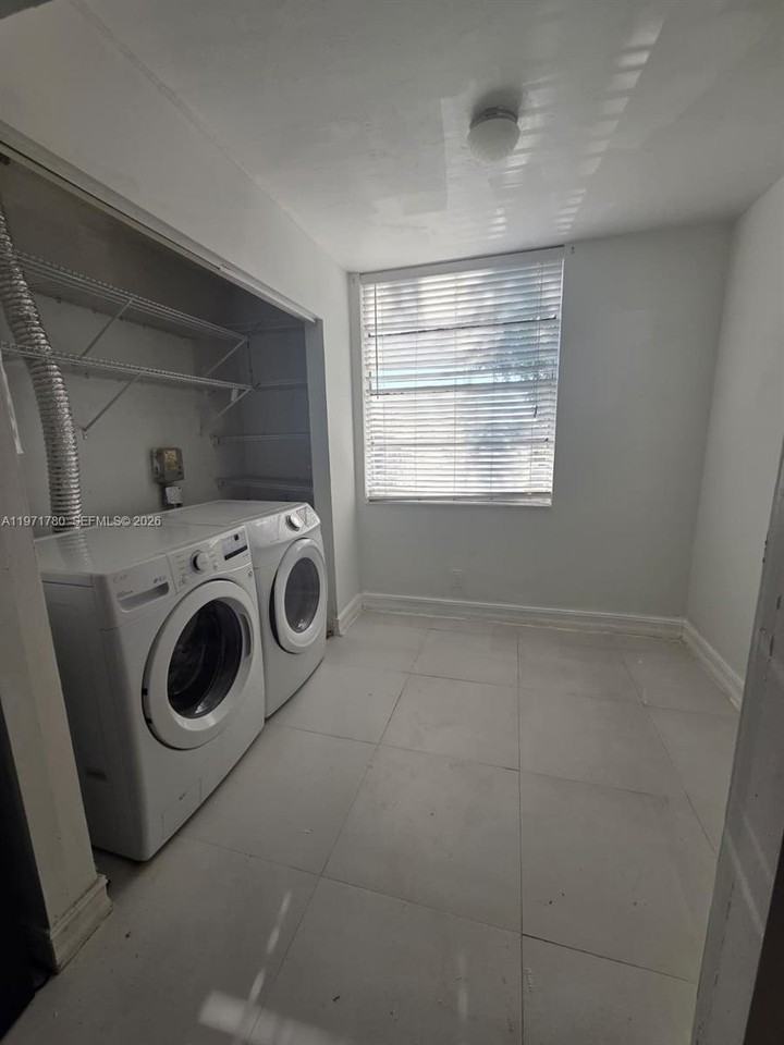 1020 Nw 80th Ave #203 - Photo 3 of 12