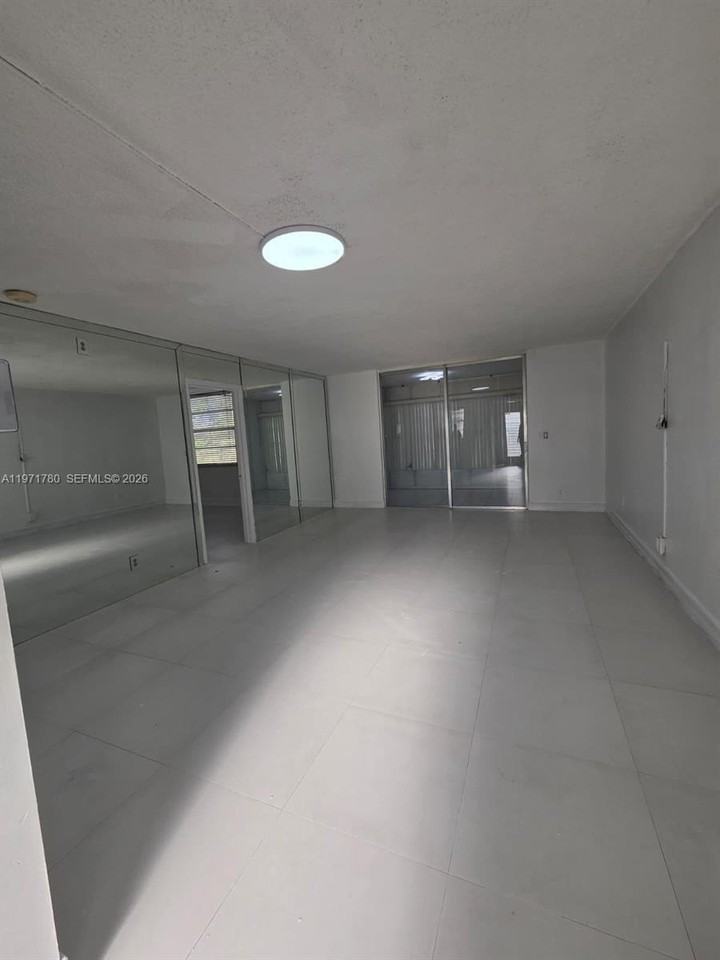 1020 Nw 80th Ave #203 - Photo 4 of 12