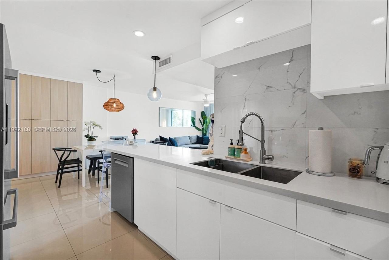 1605 Bay Rd #201 - Photo 5 of 45