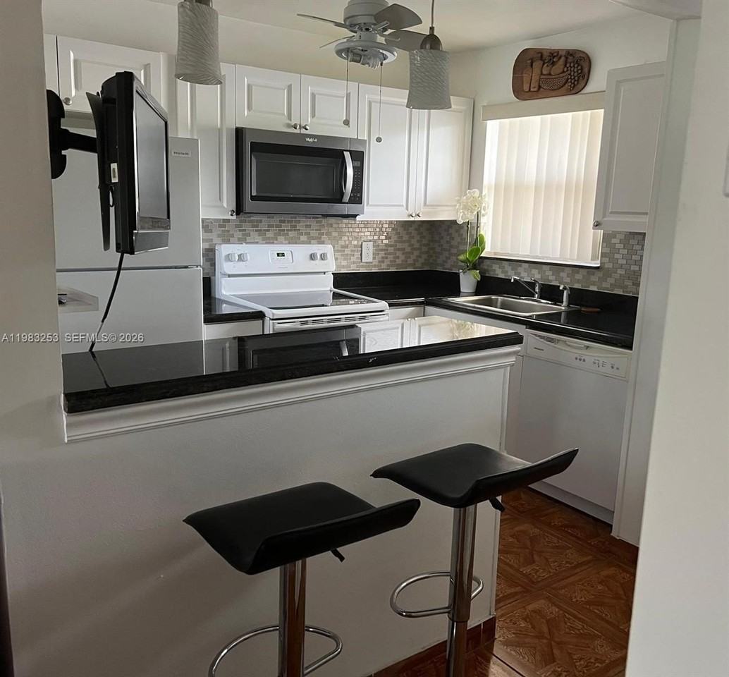 8305 Sunrise Lakes Blvd #103