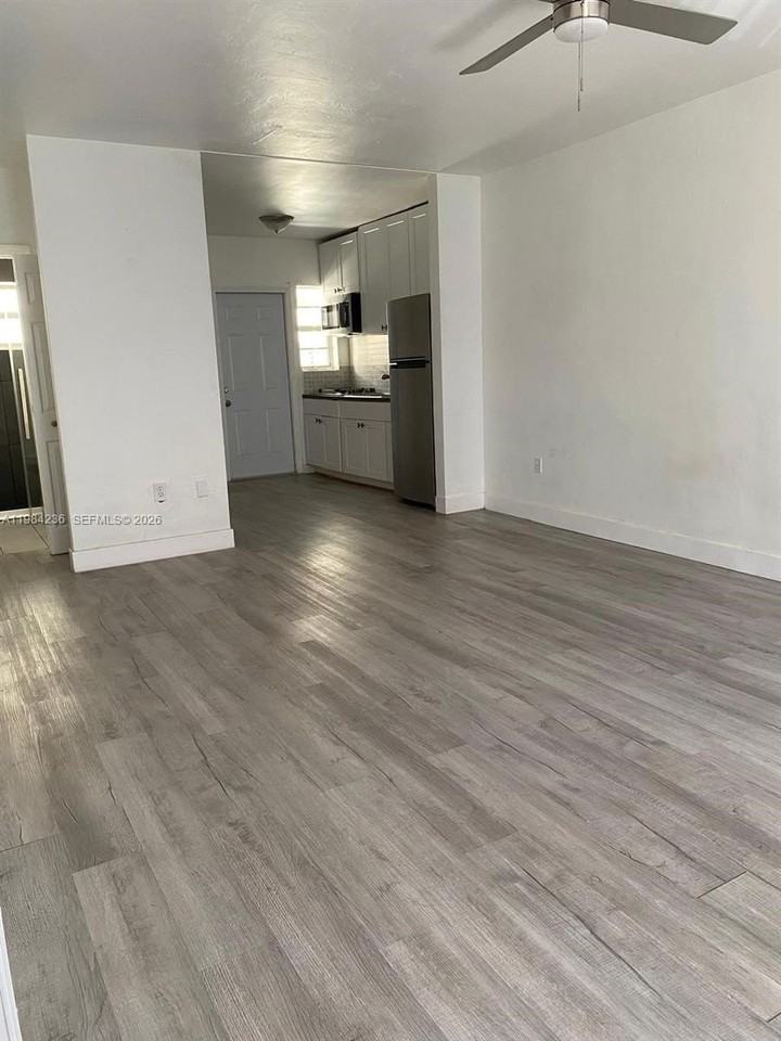 4201 Indian Creek Dr #8