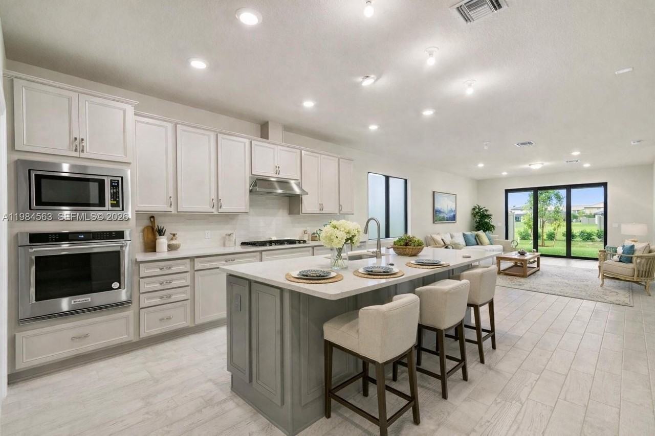 8185 Tailshot Ct - Photo 2 of 47