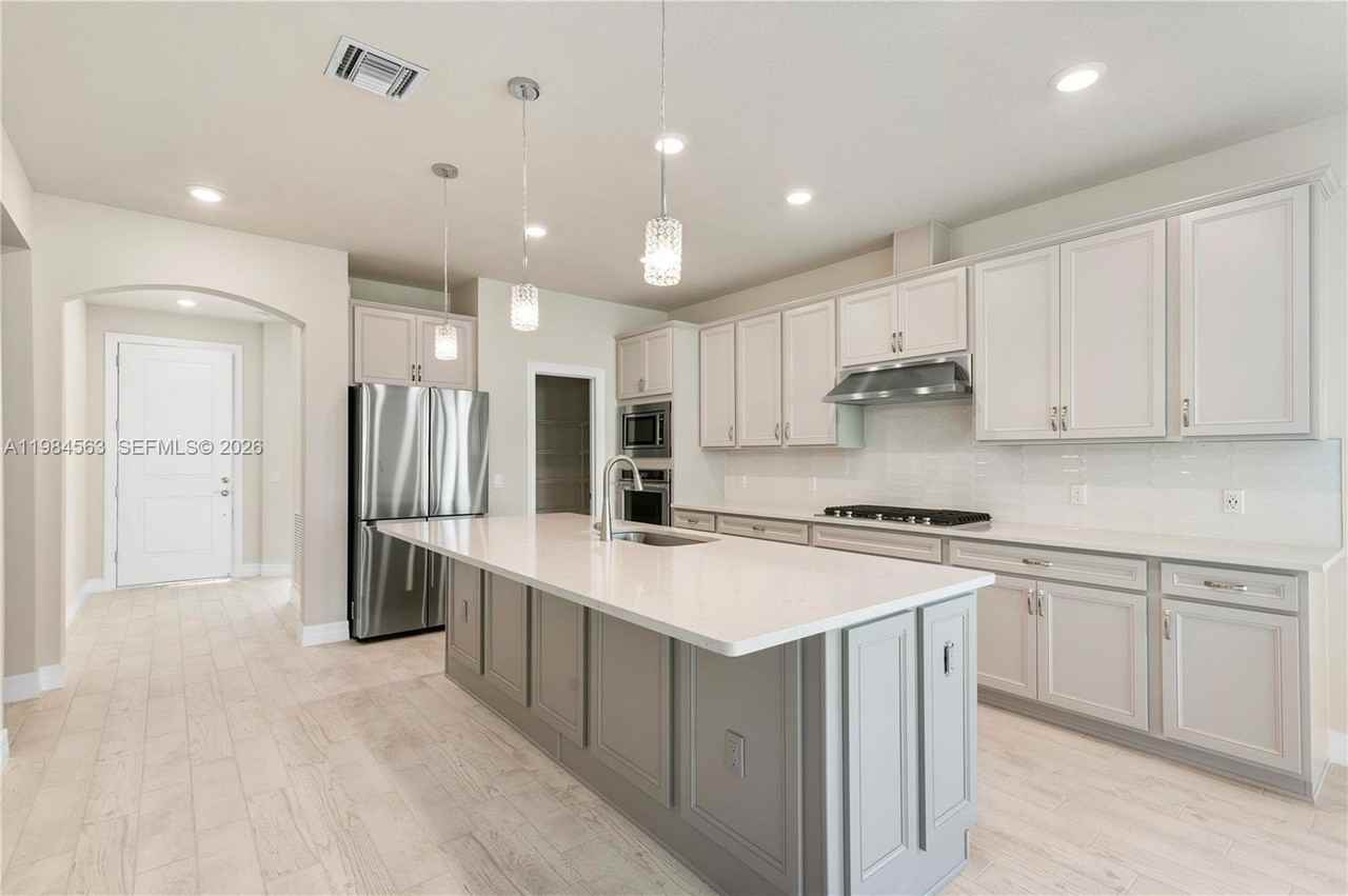 8185 Tailshot Ct - Photo 4 of 47