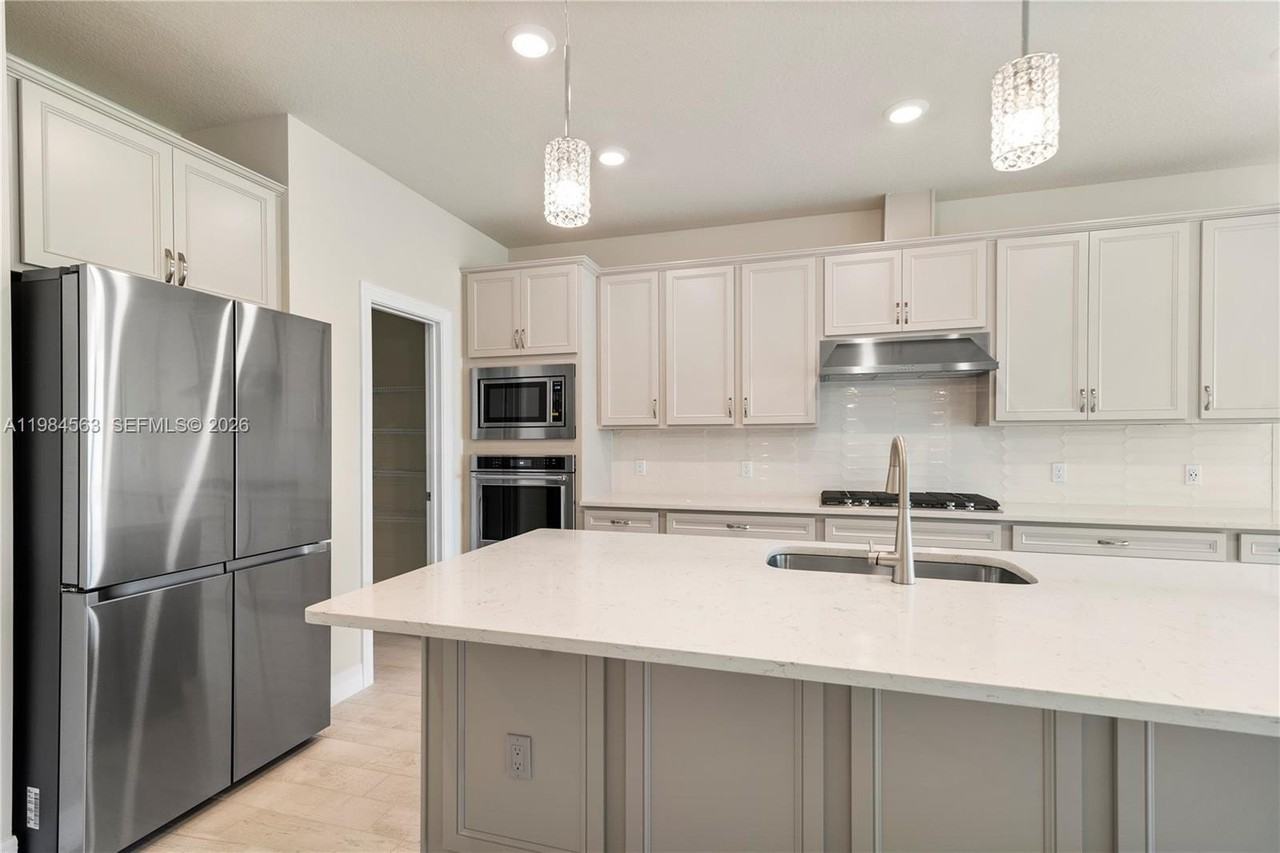 8185 Tailshot Ct - Photo 5 of 47