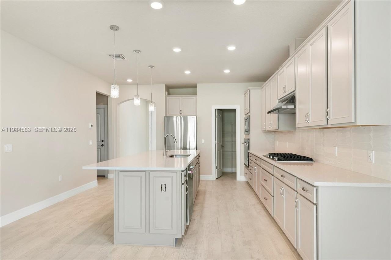 8185 Tailshot Ct - Photo 6 of 47