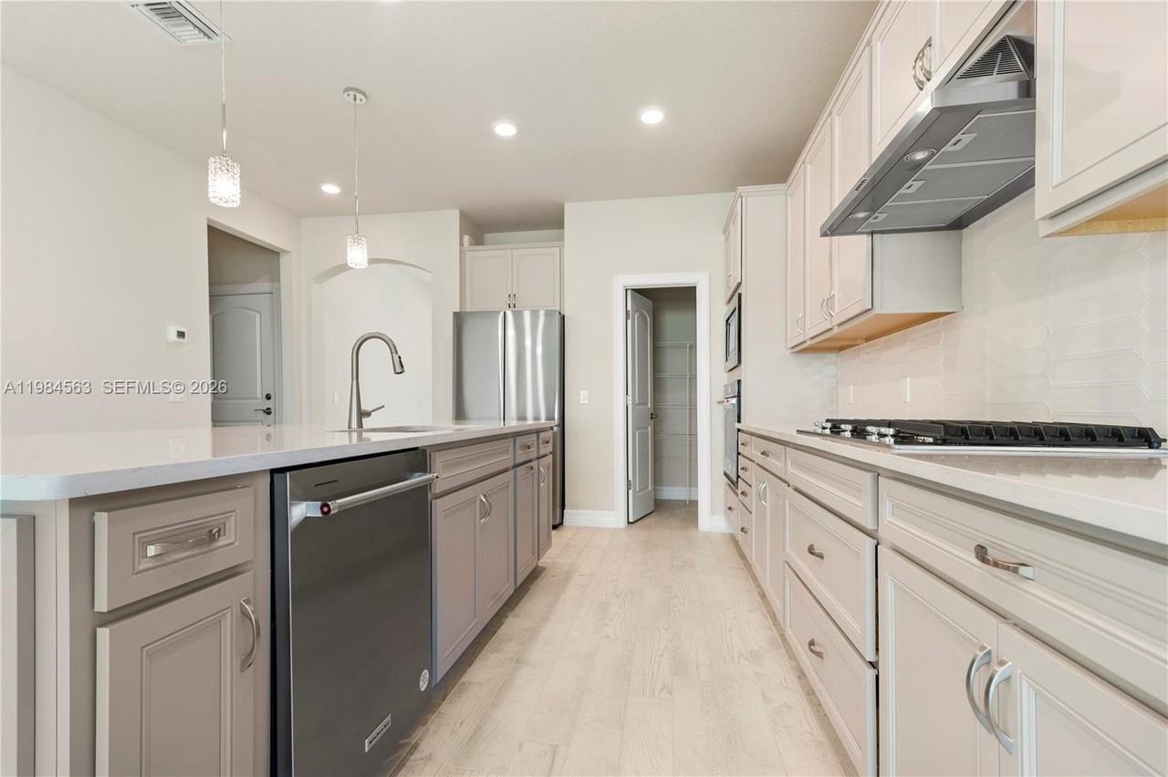 8185 Tailshot Ct - Photo 7 of 47