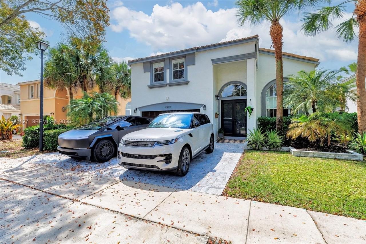 4904 Sw 166th Ave - Photo 2 of 37