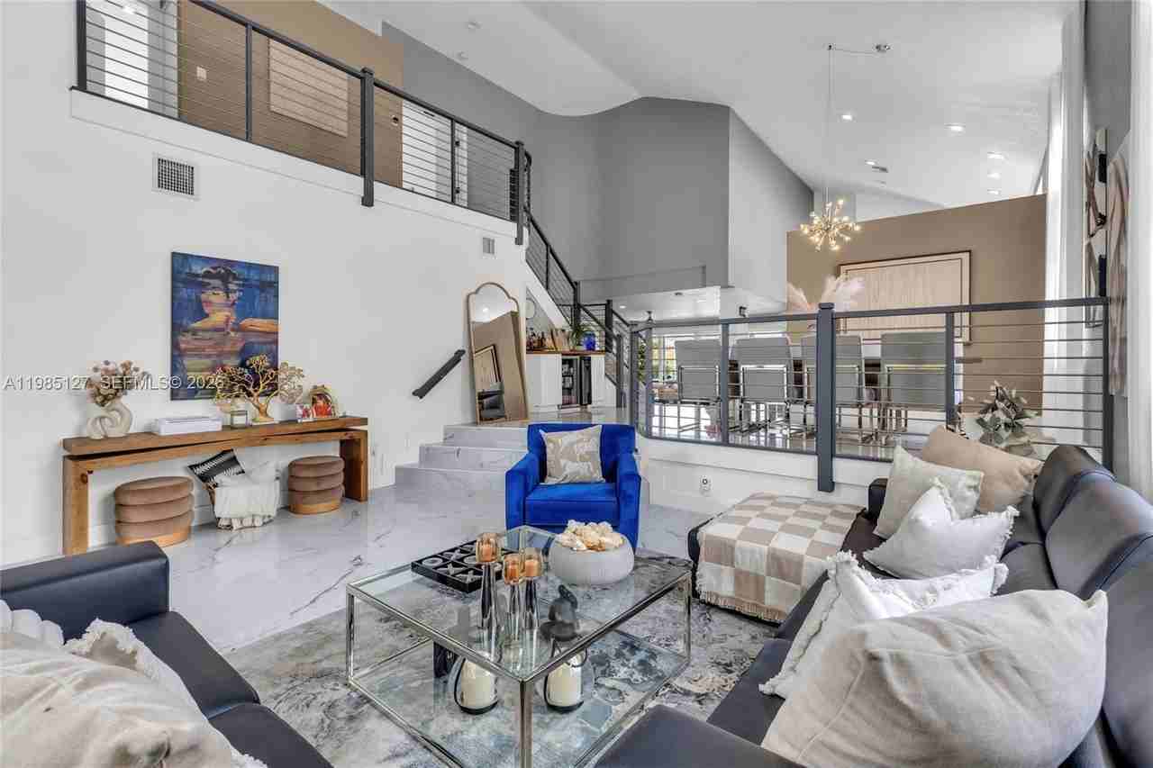 4904 Sw 166th Ave - Photo 4 of 37