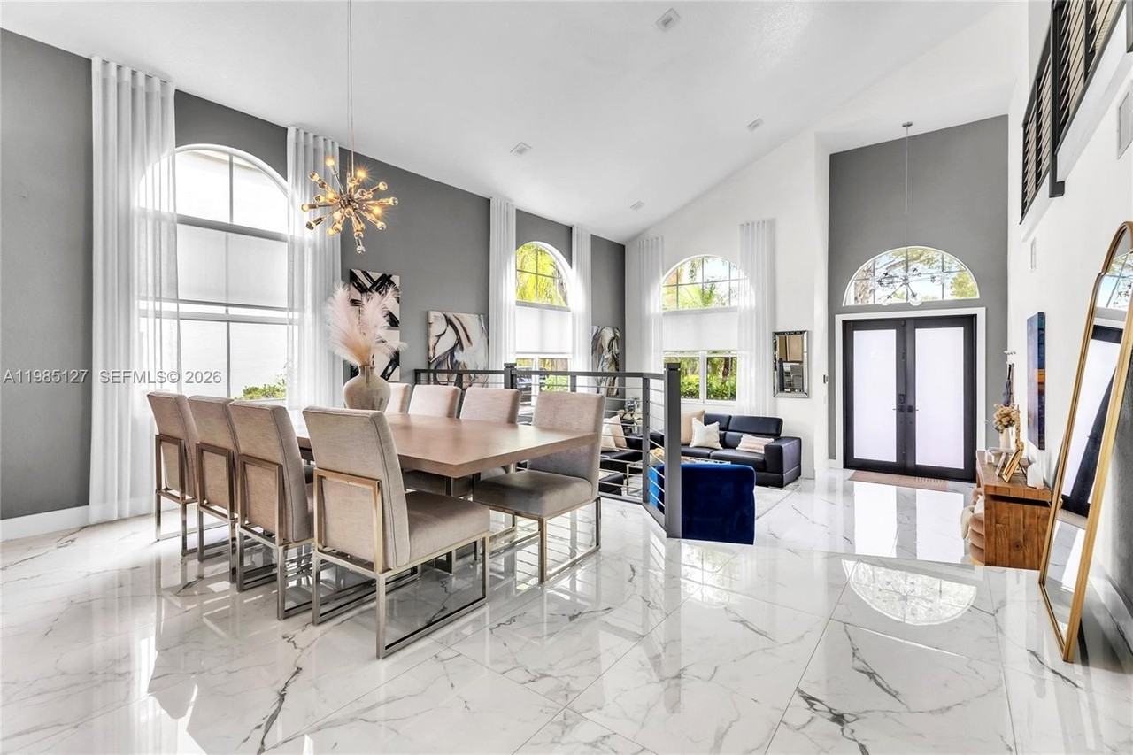 4904 Sw 166th Ave - Photo 5 of 37