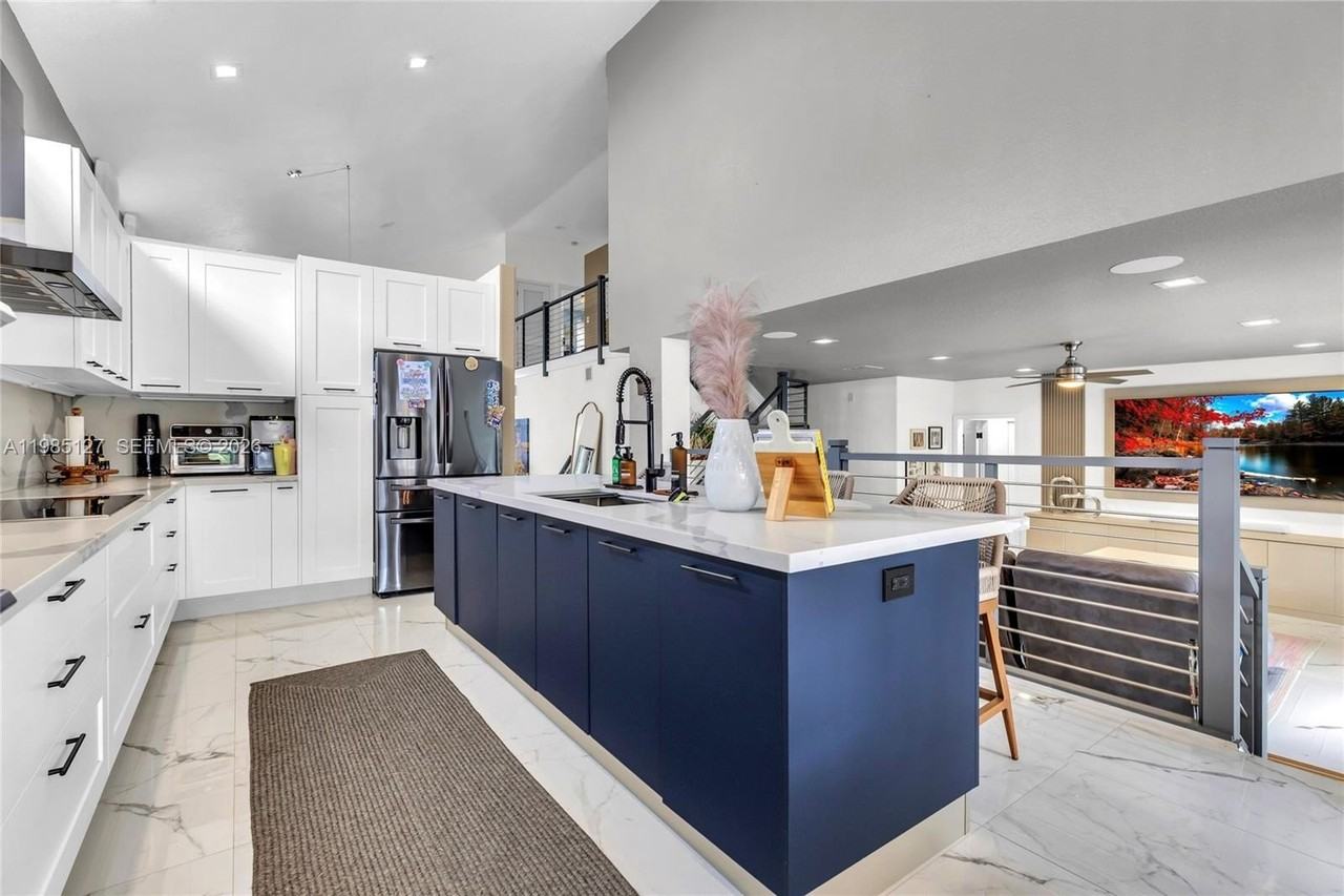 4904 Sw 166th Ave - Photo 7 of 37