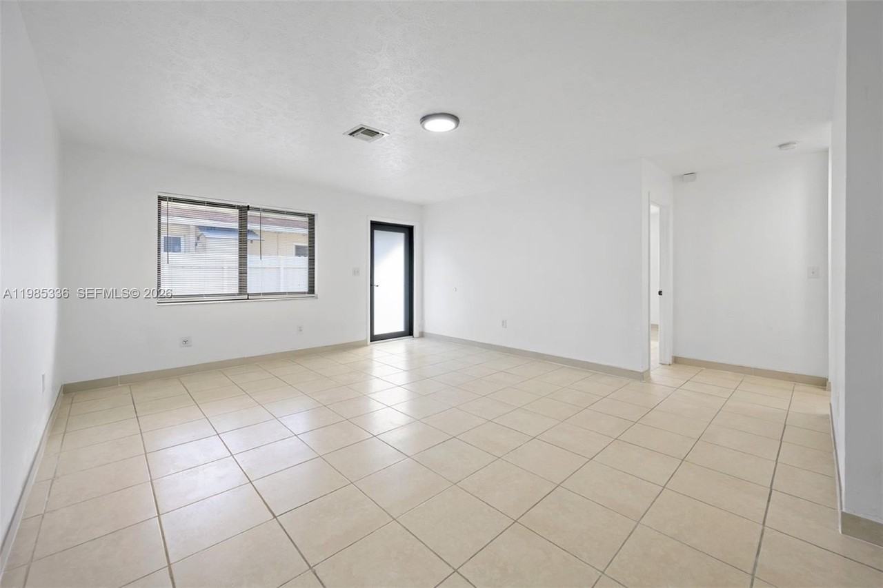 511 Nw 93rd St #511 - Photo 5 of 21