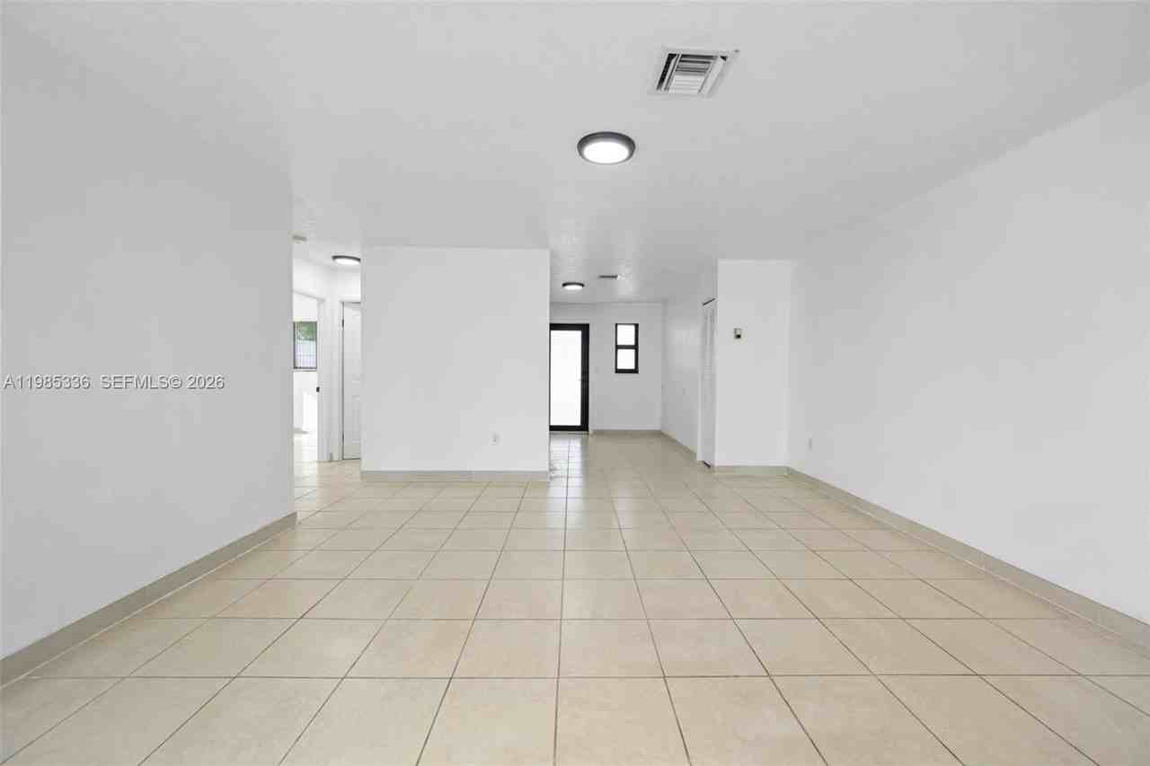 511 Nw 93rd St #511 - Photo 7 of 21