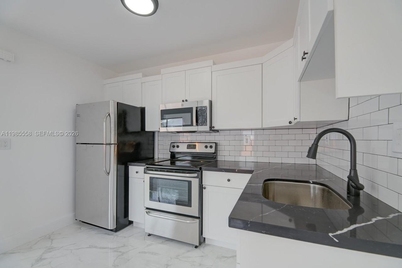 650 E 65th St #1 - Photo 4 of 18