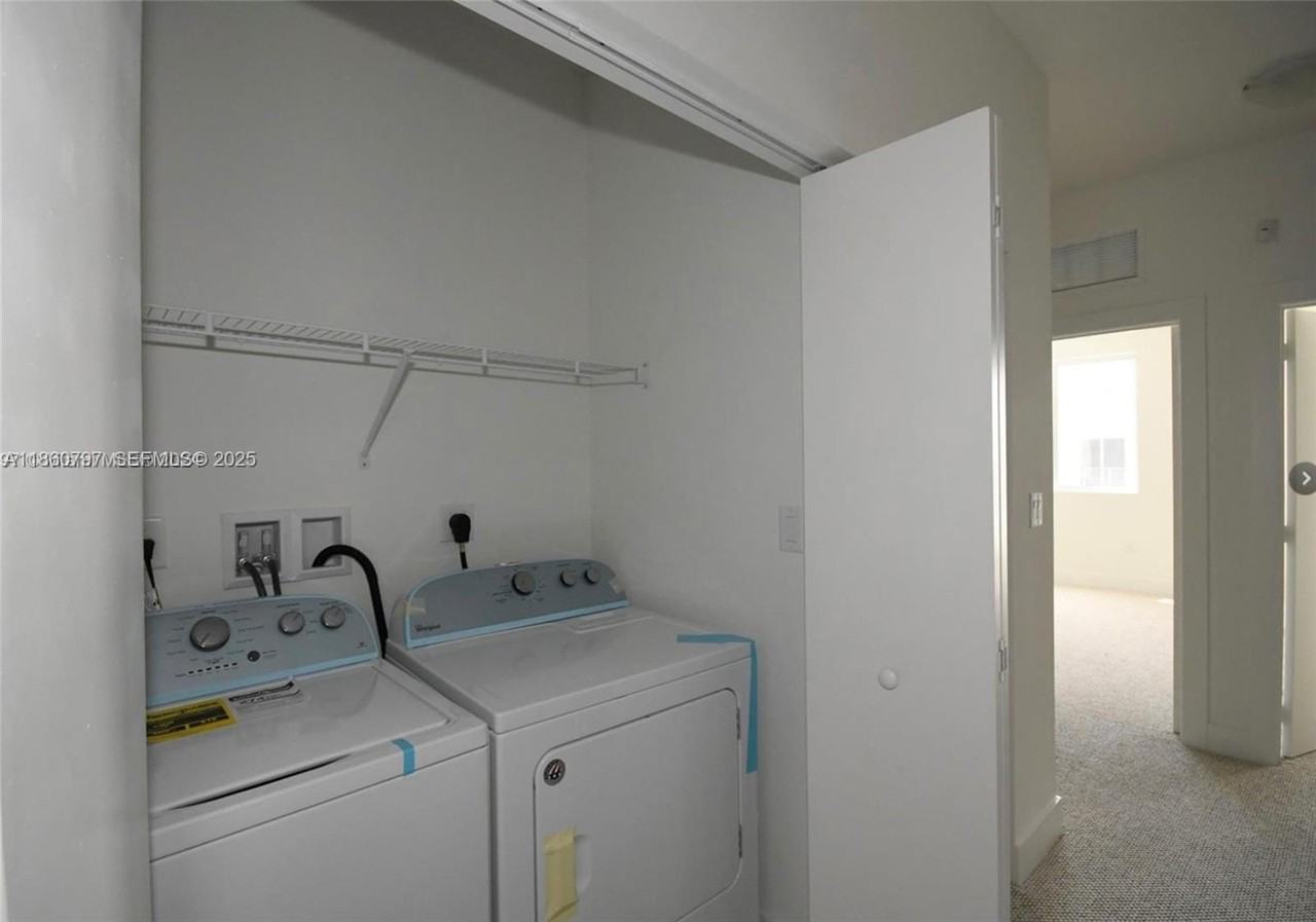 10259 Northwest 72nd Terrace #10259 - Photo 2 of 13