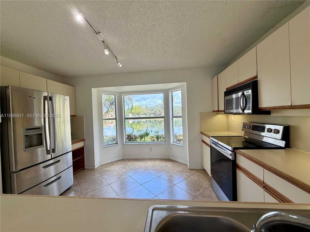 12619 Nw 11th Pl - Photo 5 of 36