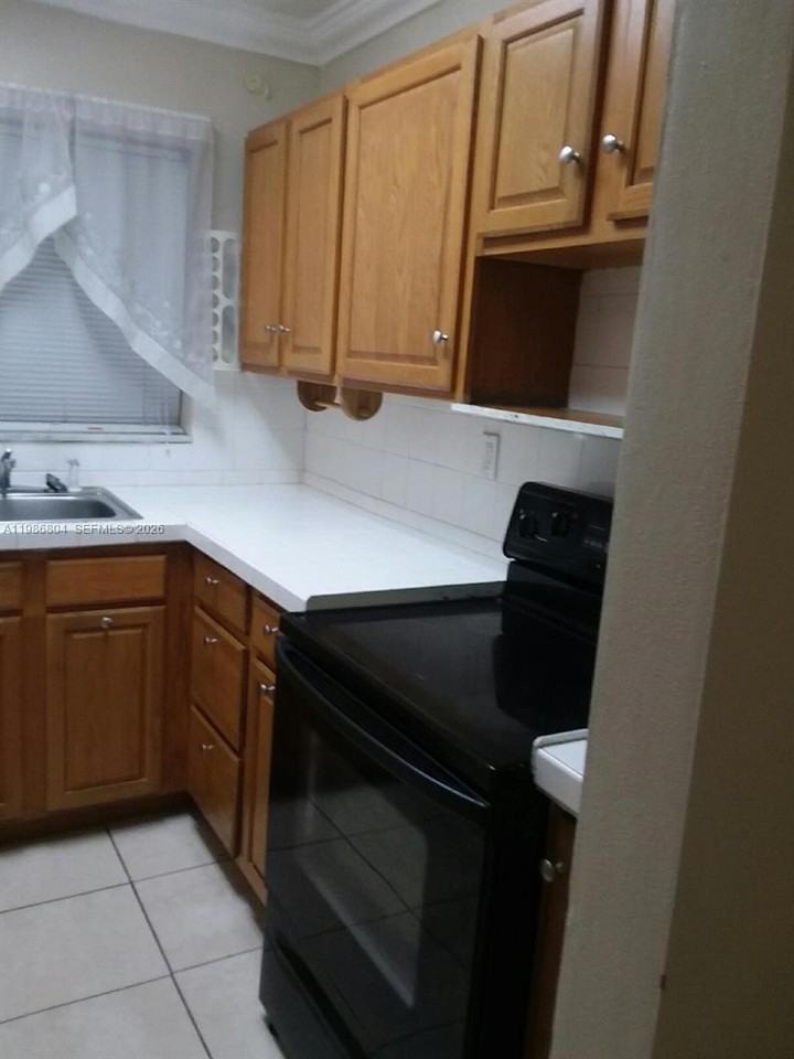 140 Royal Palm Rd #107 - Photo 2 of 13