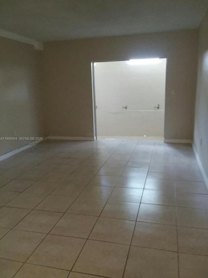 140 Royal Palm Rd #107 - Photo 3 of 13