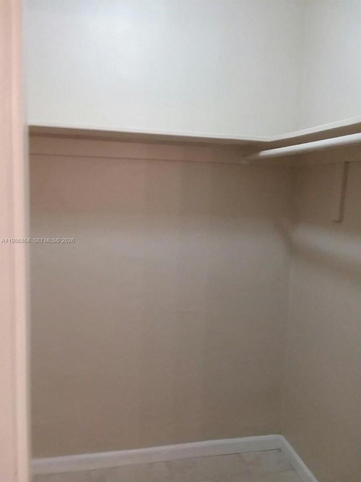 140 Royal Palm Rd #107 - Photo 5 of 13
