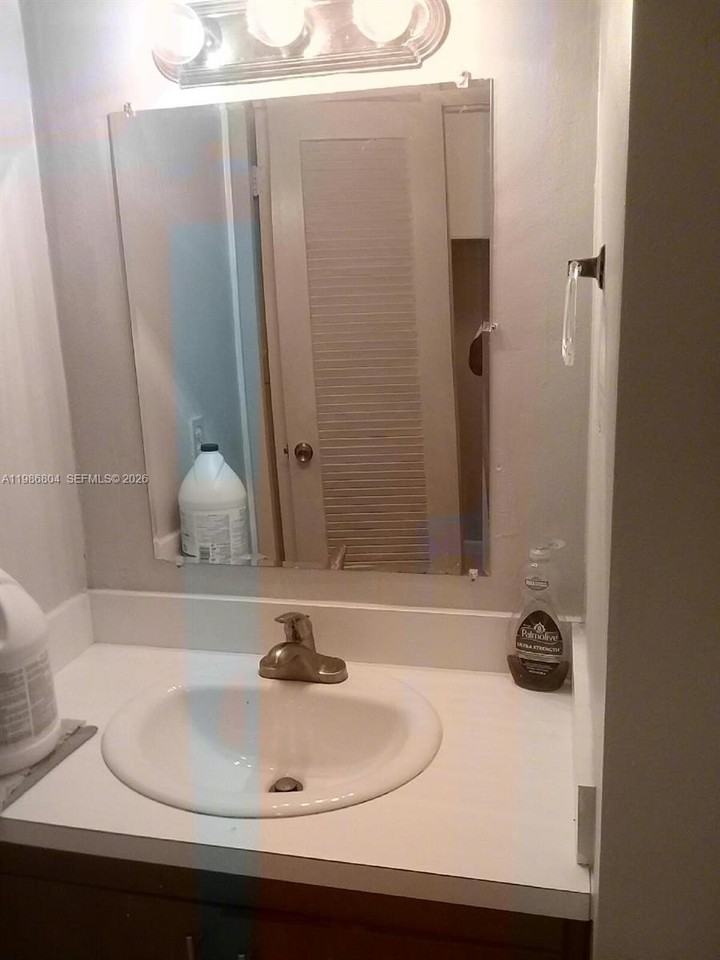 140 Royal Palm Rd #107 - Photo 7 of 13