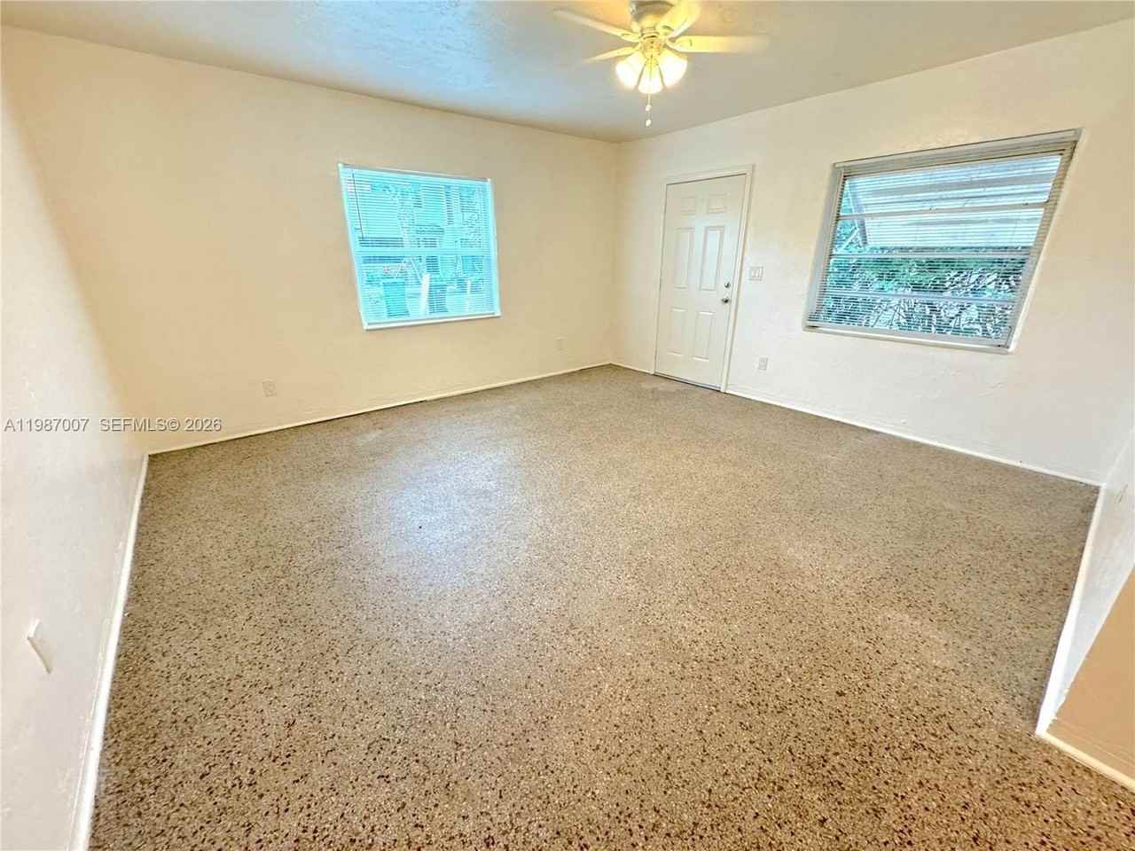 501 Se 12th Ct #W - Photo 4 of 7